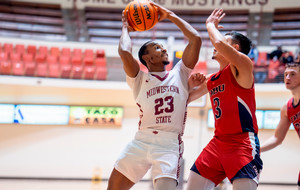 MSU men playing basketball