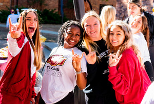 Group of students smiling 