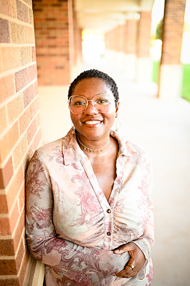 Alexis Robinson headshot.