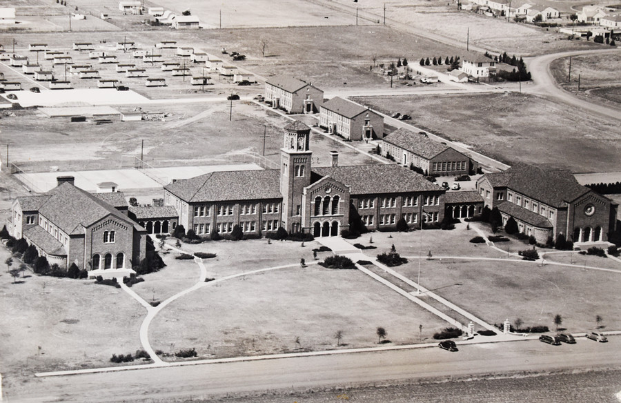 Black and white image of the Hardin Administration building