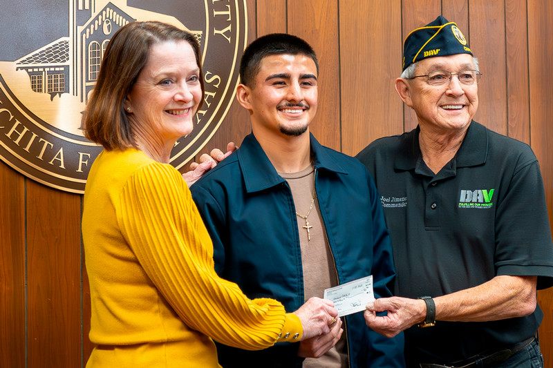 President Haynie DAV scholarship presentation