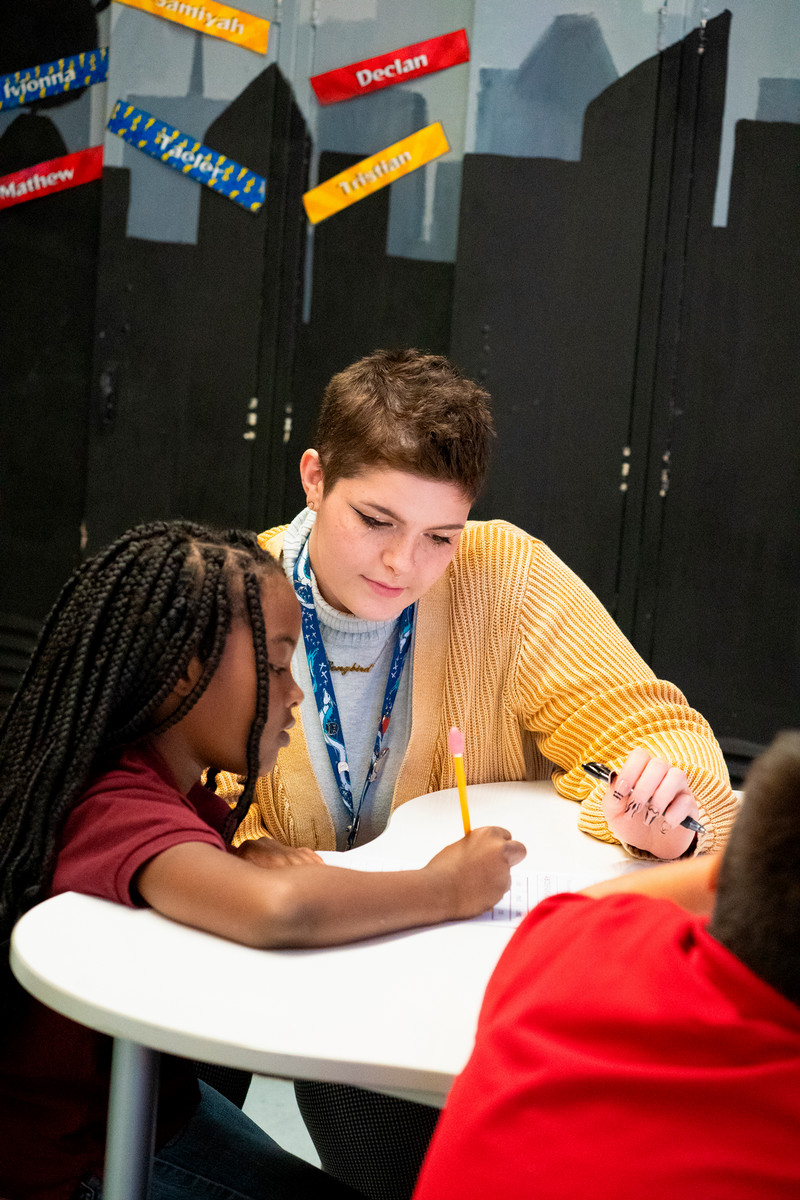 A student teacher with a young student