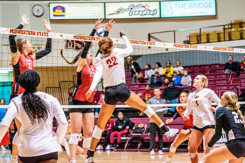MSU women's volleyball team playing at home